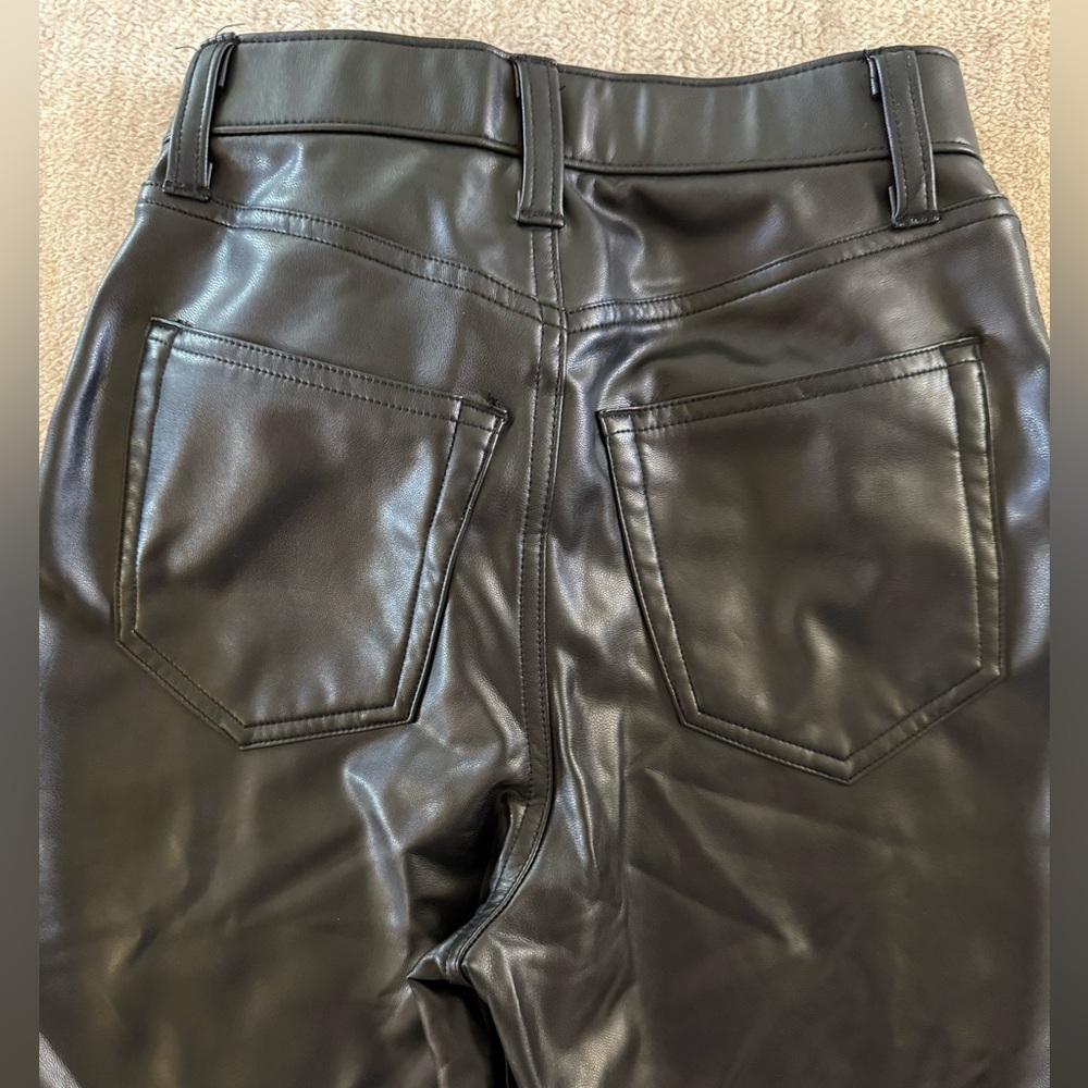 Abercrombie & Fitch ‘90s Relaxed High Rise Vegan Leather Cargo Pant size 23/000 - Picture 6 of 6